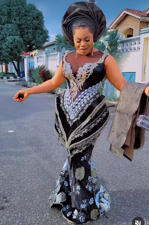 Aso Ebi Wedding Dresses (13)