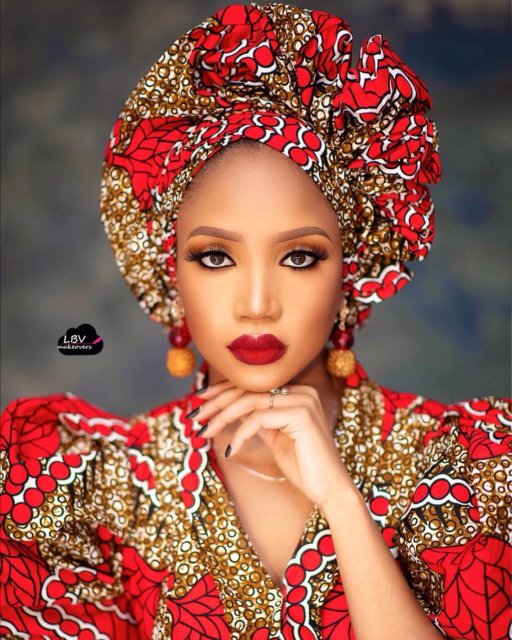 Gorgeous Bride Aso Oke and Makeup Styles for Event