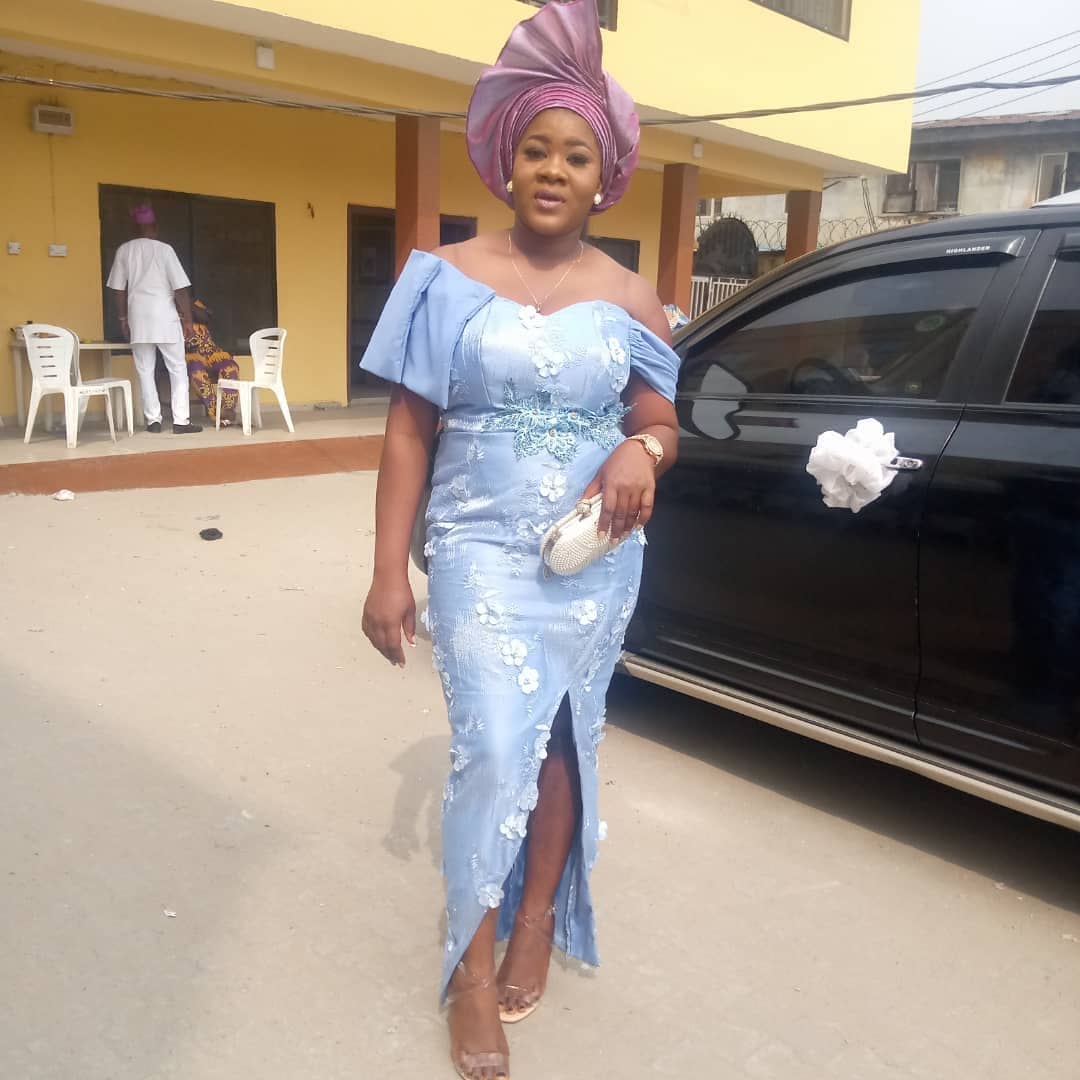 20 Photos; Latest and Most Recent Asoebi In Lace Style – OD9JASTYLES