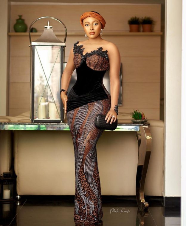 10 PICTURES: Lace Gown Styles for Your Next Owambe