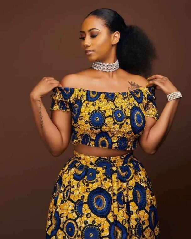 Beautiful Off Shoulder Ankara Styles You Can Wear To Your First Date (43)