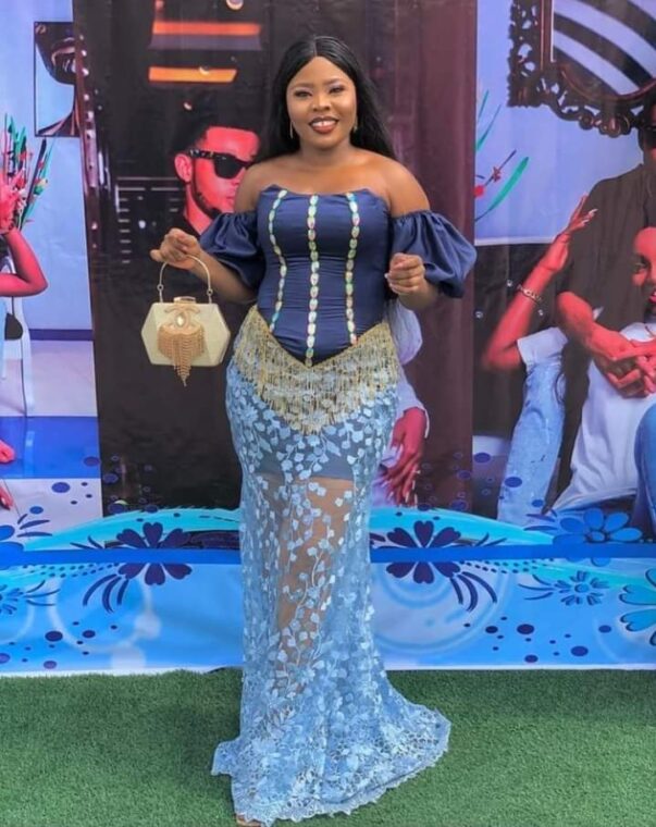 Ladies, Check Out These Stunning Asoebi Styles You Can Rock To Any Occasion (10)