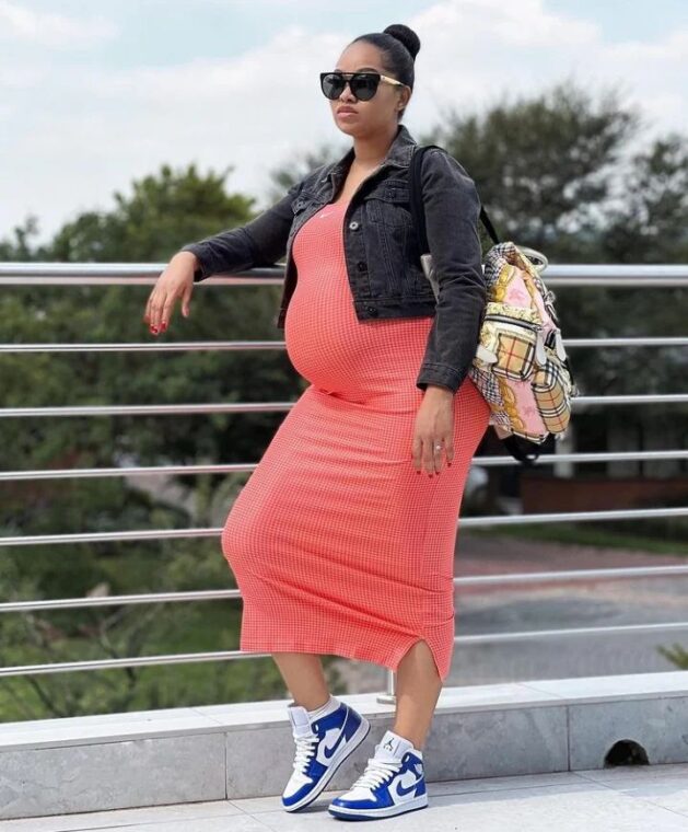 Trending and Fascinating Bump Styles For Pregnant Ladies (1)