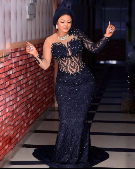 navy-blue-black-lace-dresses-to-give-a-try-for-your-next-big-events