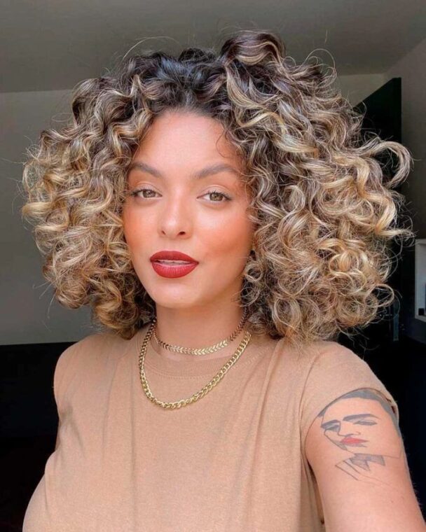 Medium Layered Curly Hairstyle